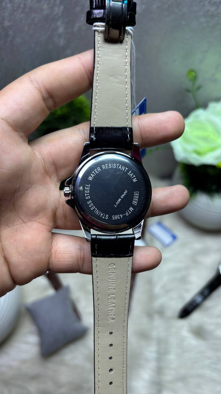 ساعة CASIO-كاسيو ميرور اورجينال (اسود*ابيض)
