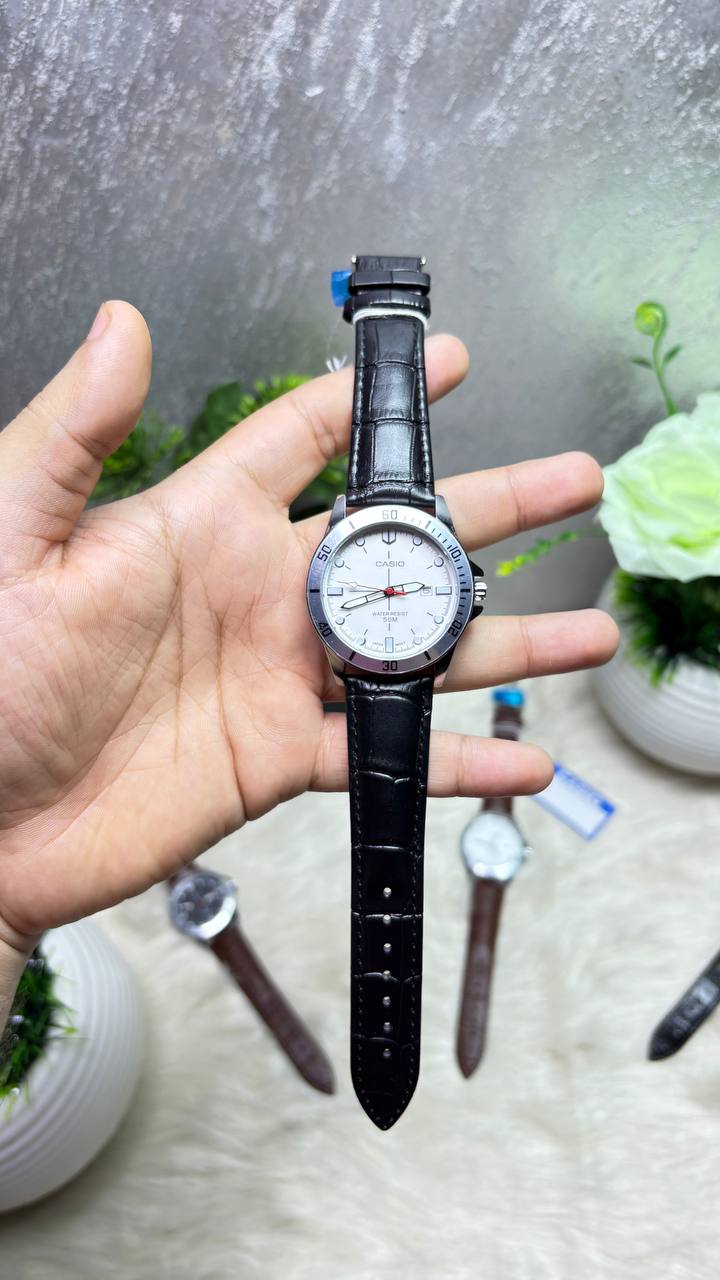 ساعة CASIO-كاسيو ميرور اورجينال (اسود*ابيض)
